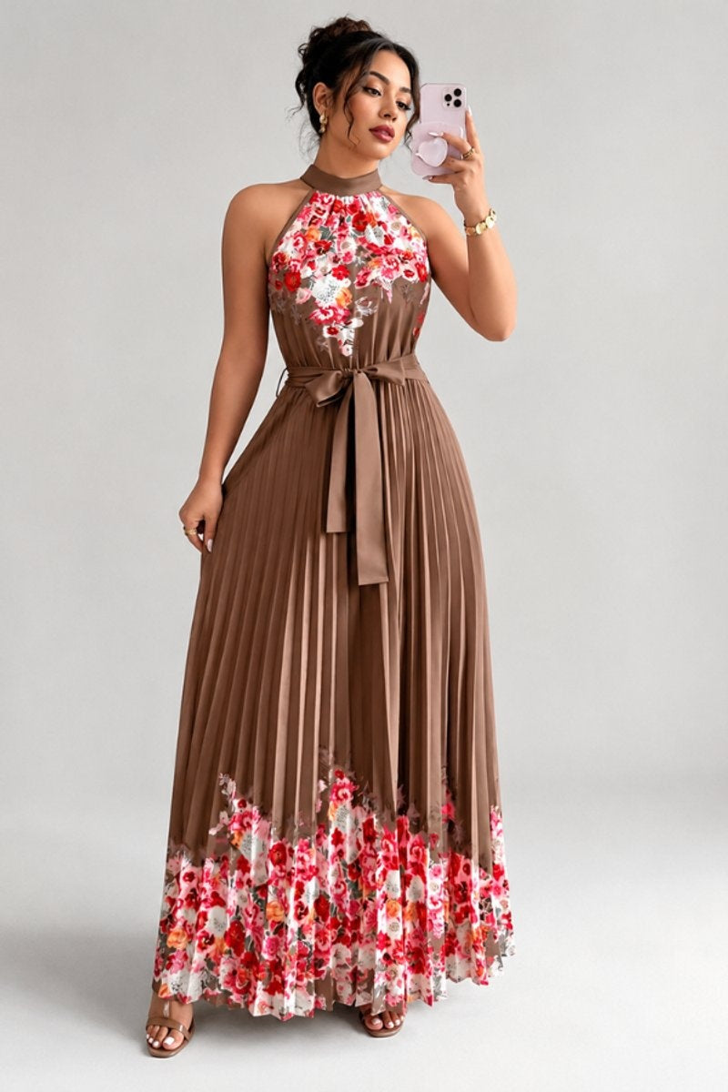 Elegante vestido largo de invitada de boda plisado floral con cuello halter y cinturón | Maxi