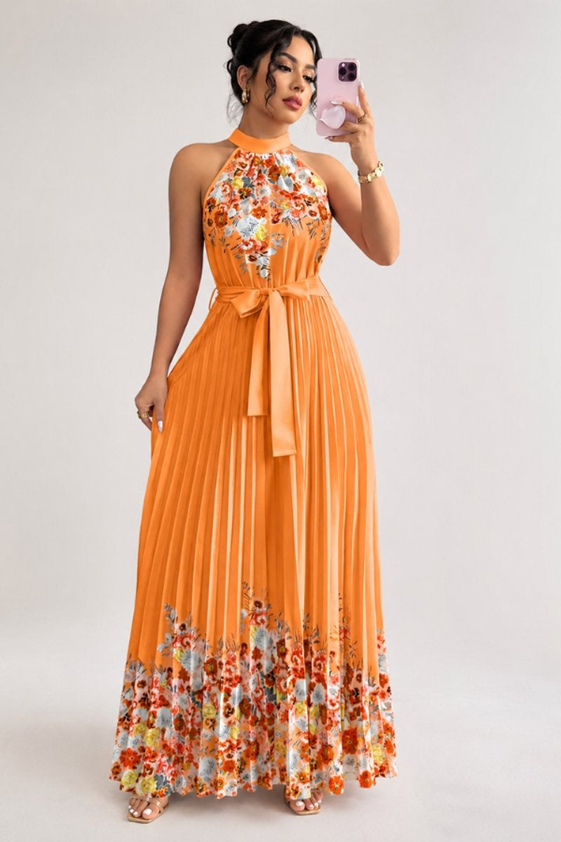 Elegante vestido largo de invitada de boda plisado floral con cuello halter y cinturón | Maxi