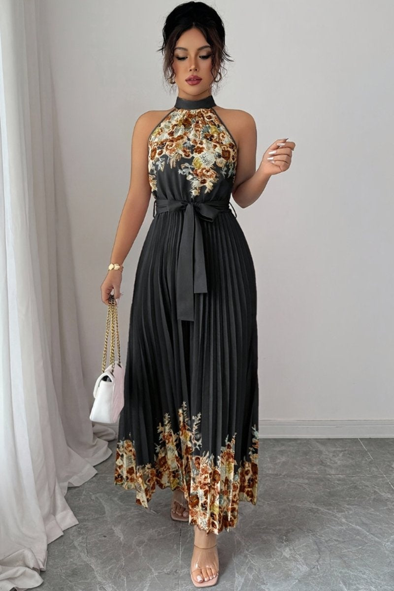 Elegante vestido largo de invitada de boda plisado floral con cuello halter y cinturón | Maxi