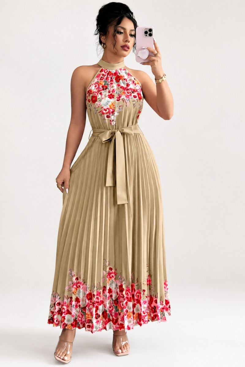 Elegante vestido largo de invitada de boda plisado floral con cuello halter y cinturón | Maxi