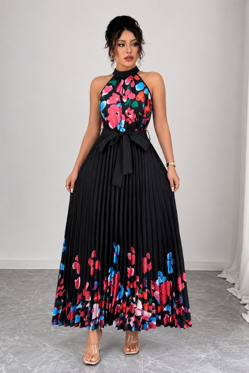 Elegante vestido largo de invitada de boda plisado floral con cuello halter y cinturón | Maxi