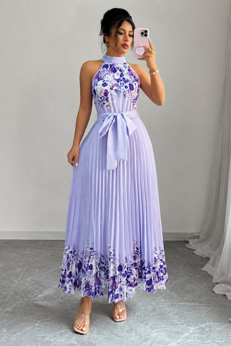 Elegante vestido largo de invitada de boda plisado floral con cuello halter y cinturón | Maxi