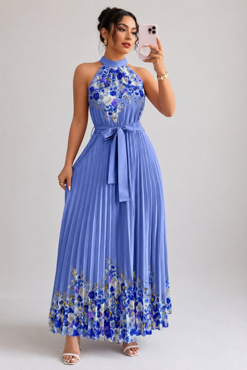 Elegante vestido largo de invitada de boda plisado floral con cuello halter y cinturón | Maxi