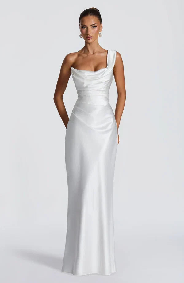 Elegante vestido largo de invitada de boda drapeado con escote asimétrico y espalda con cordones | Maxi