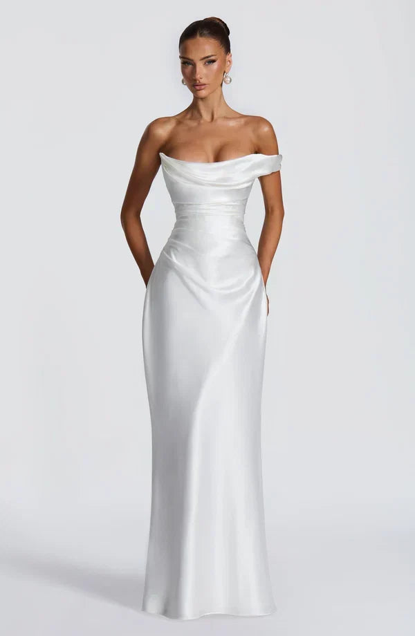 Elegante vestido largo de invitada de boda drapeado con escote asimétrico y espalda con cordones | Maxi