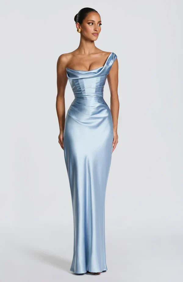 Elegante vestido largo de invitada de boda drapeado con escote asimétrico y espalda con cordones | Maxi