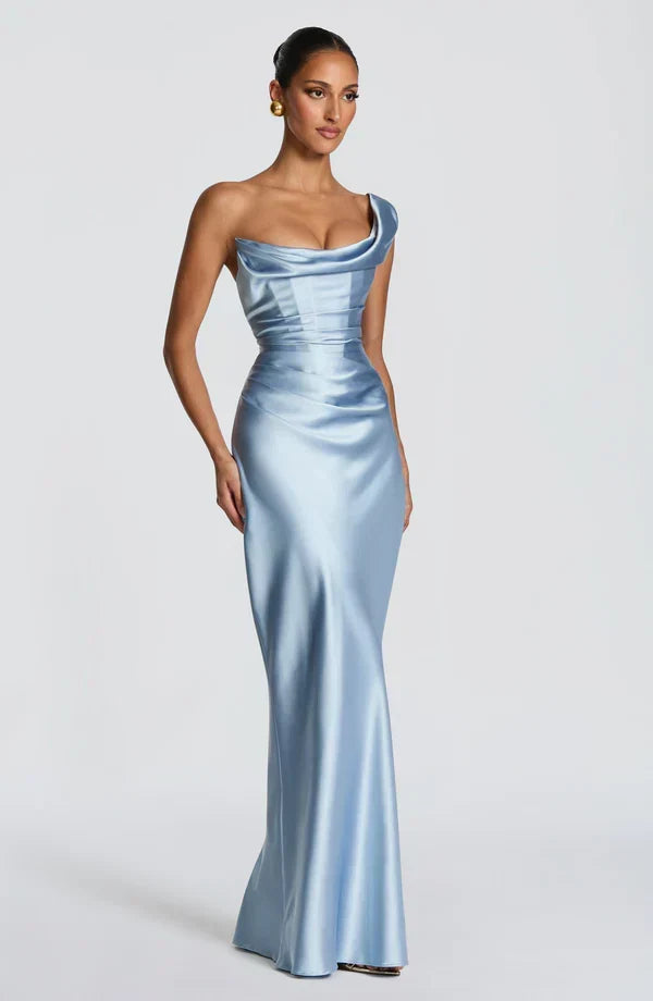 Elegante vestido largo de invitada de boda drapeado con escote asimétrico y espalda con cordones | Maxi