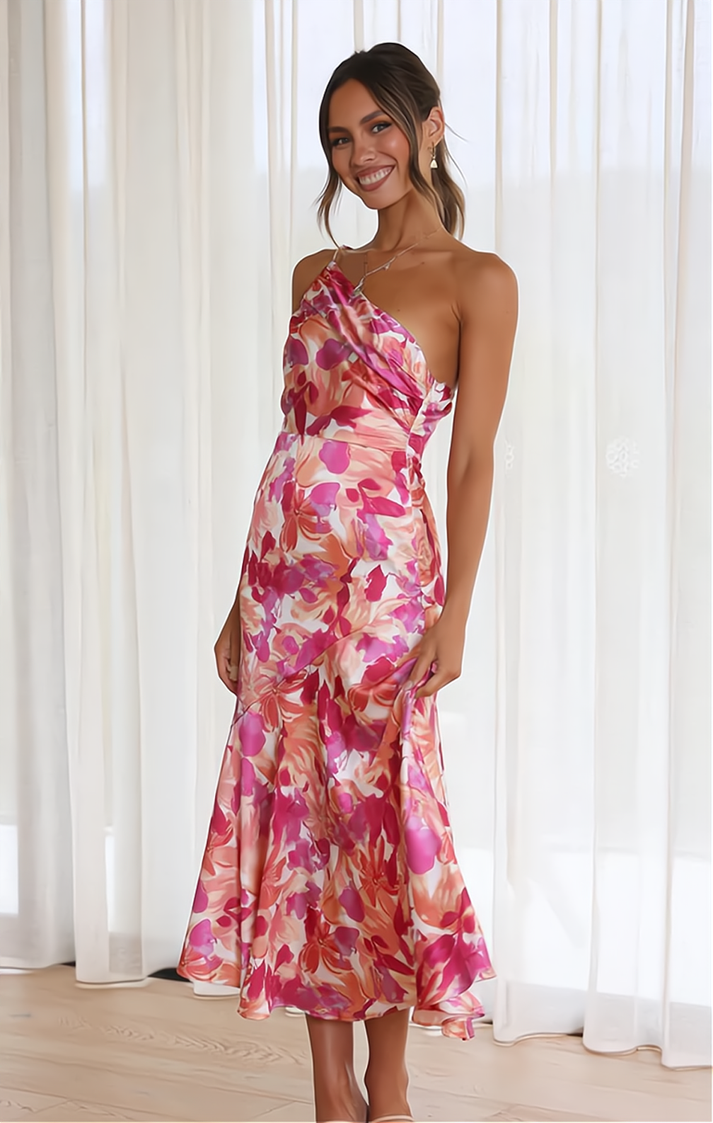 Estiloso vestido midi floral de invitada de boda y fiesta con hombros descubiertos | Midi