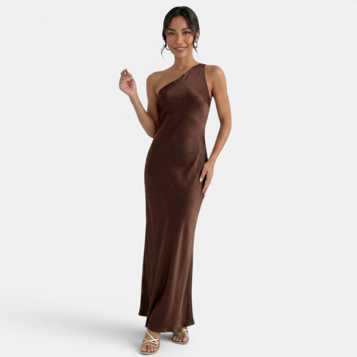 Refinado vestido largo de encaje de fiesta y de invitada de boda con espalda descubierta y cordones | Maxi
