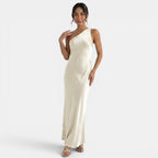 Refinado vestido largo de encaje de fiesta y de invitada de boda con espalda descubierta y cordones | Maxi