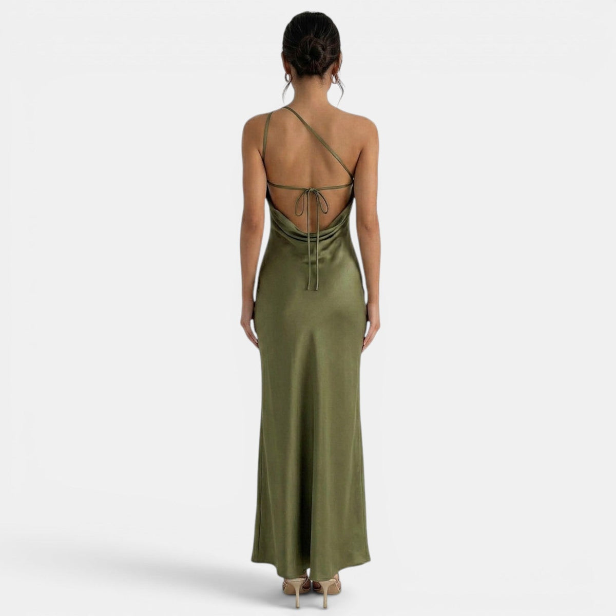 Refinado vestido largo de encaje de fiesta y de invitada de boda con espalda descubierta y cordones | Maxi
