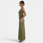 Refinado vestido largo de encaje de fiesta y de invitada de boda con espalda descubierta y cordones | Maxi
