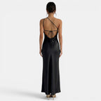 Refinado vestido largo de encaje de fiesta y de invitada de boda con espalda descubierta y cordones | Maxi