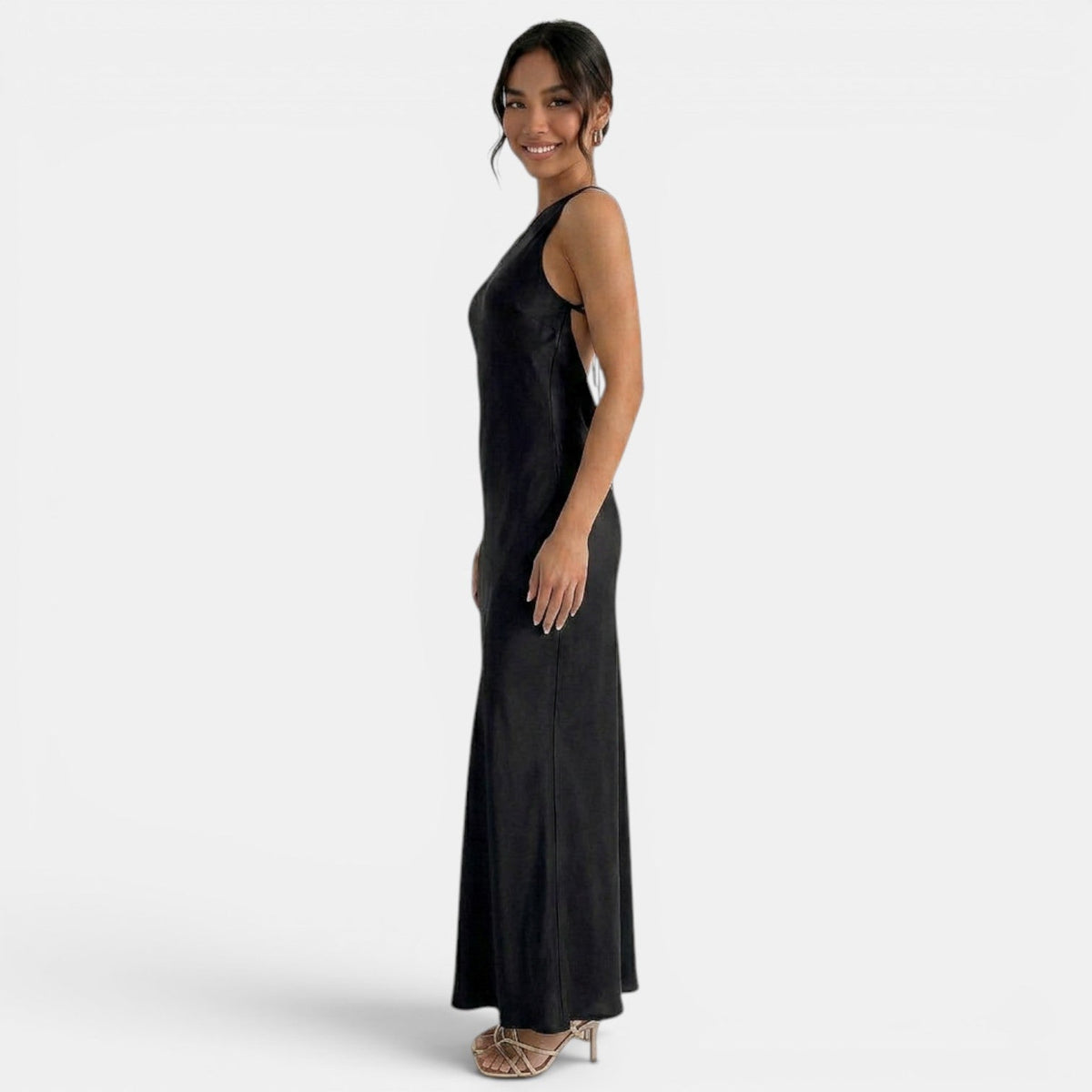Refinado vestido largo de encaje de fiesta y de invitada de boda con espalda descubierta y cordones | Maxi
