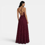 Estiloso vestido ajustado de fiesta y de invitada de boda con espalda descubierta y lazos | Midi