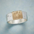 Anillo de Plata con Hilo Dorado