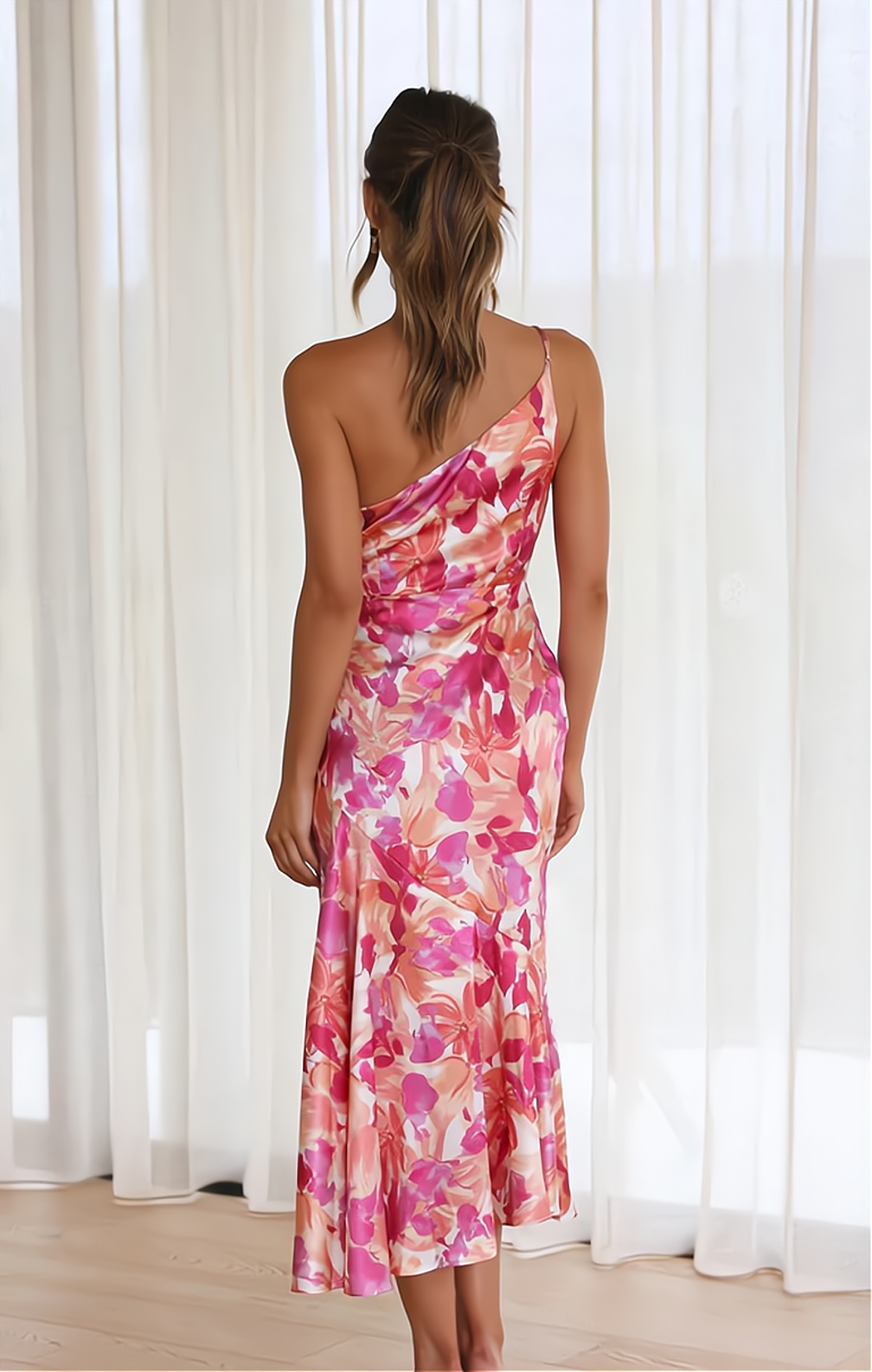 Estiloso vestido midi floral de invitada de boda y fiesta con hombros descubiertos | Midi