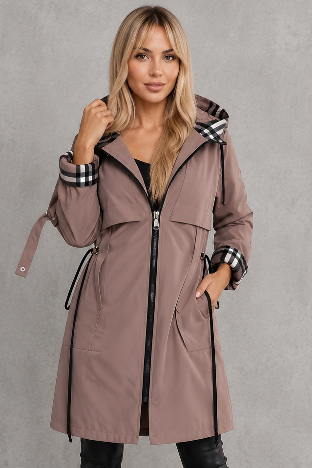 Mabel | Sofisticada Chaqueta Impermeable con Capucha y Ribete de Cuadros