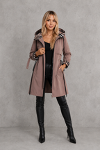 Mabel | Sofisticada Chaqueta Impermeable con Capucha y Ribete de Cuadros