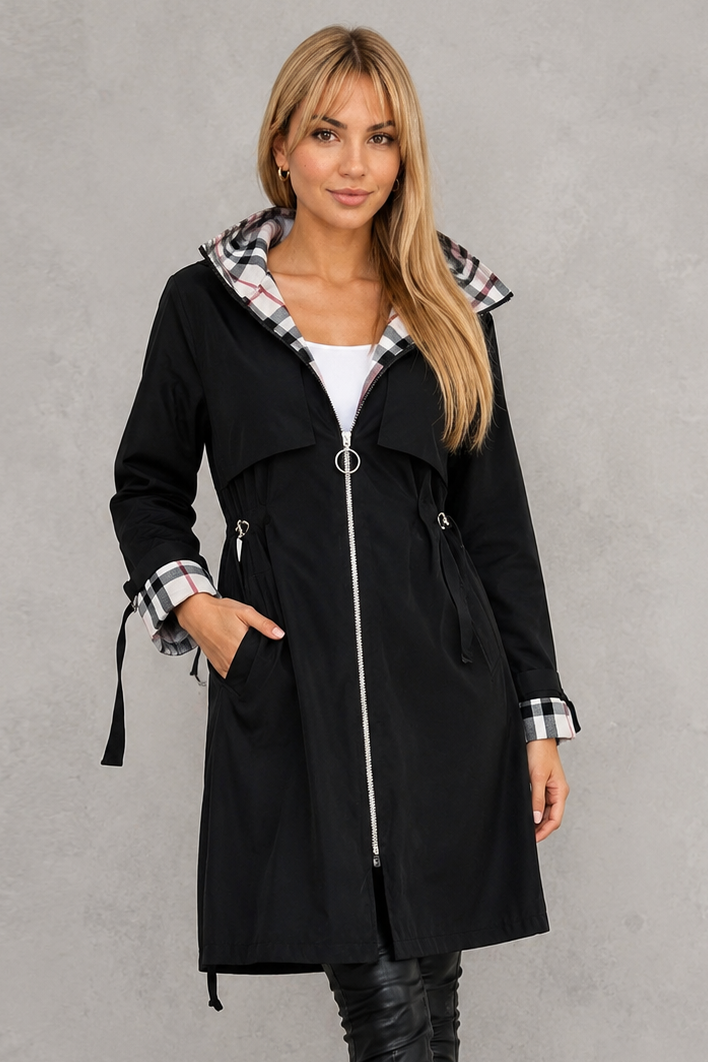 Mabel | Sofisticada Chaqueta Impermeable con Capucha y Ribete de Cuadros