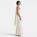 Refinado vestido largo de fiesta de invitada de boda con corte sirena y cuello halter | Maxi