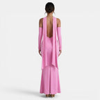 Refinado vestido largo de fiesta de invitada de boda con corte sirena y cuello halter | Maxi