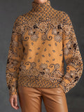 Alondra™ | Jersey de cuello alto con estampado Paisley en color caramelo