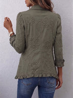 Leticia | Chaqueta Bordada Floral en Verde Oliva con Borde de Volantes