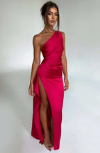 Refinado vestido largo asimétrico de invitada de boda con abertura elegante | Maxi