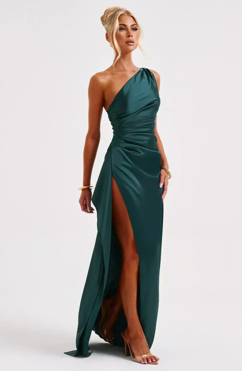 Refinado vestido largo asimétrico de invitada de boda con abertura elegante | Maxi