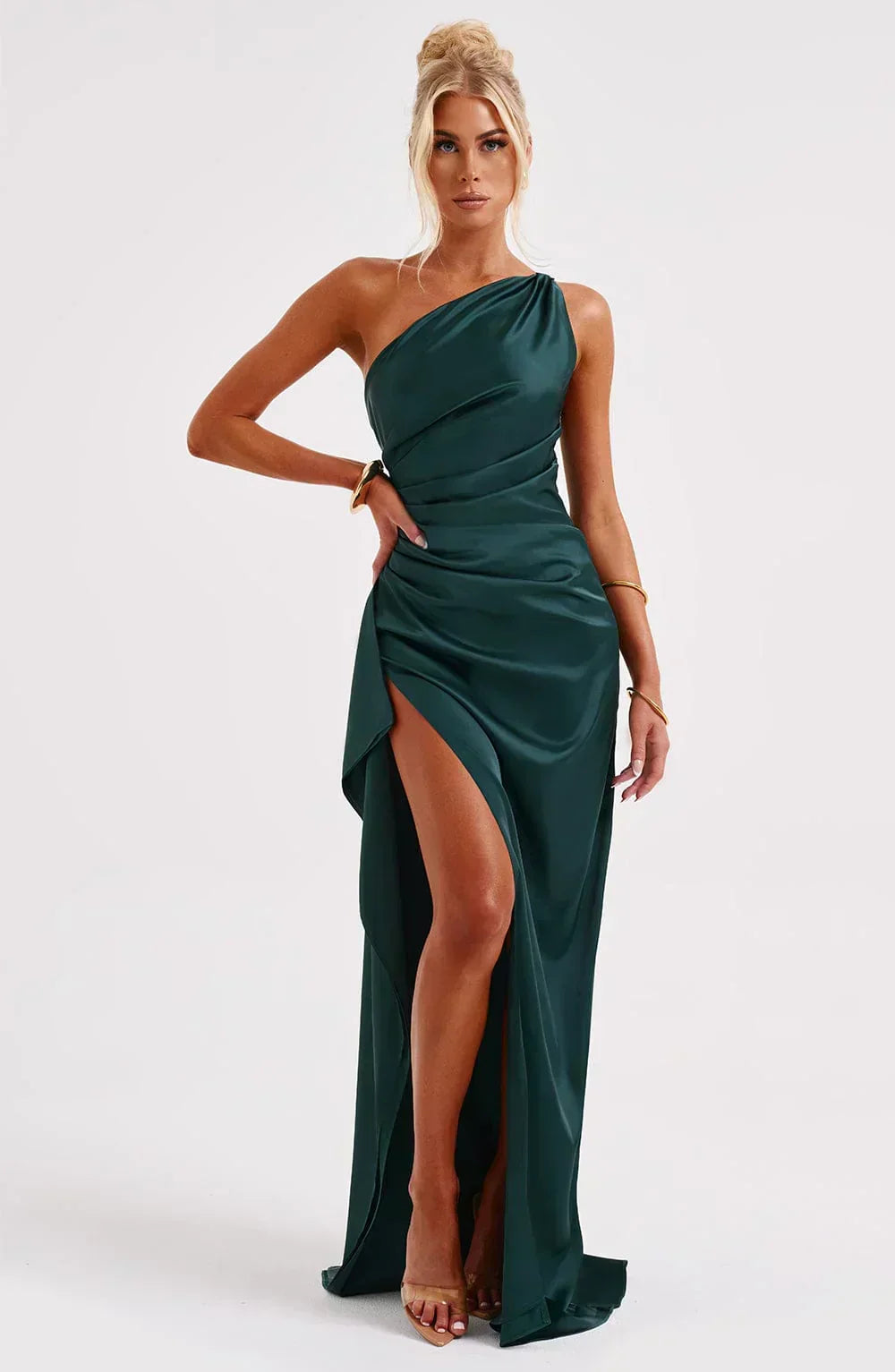 Refinado vestido largo asimétrico de invitada de boda con abertura elegante | Maxi