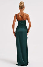 Refinado vestido largo asimétrico de invitada de boda con abertura elegante | Maxi
