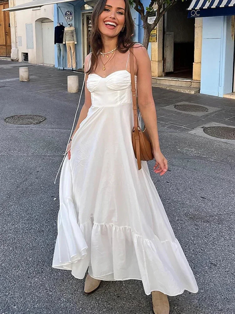 Elegante vestido largo blanco de invitada de boda y de ceremonia con tirantes finos y caída fluida | Maxi