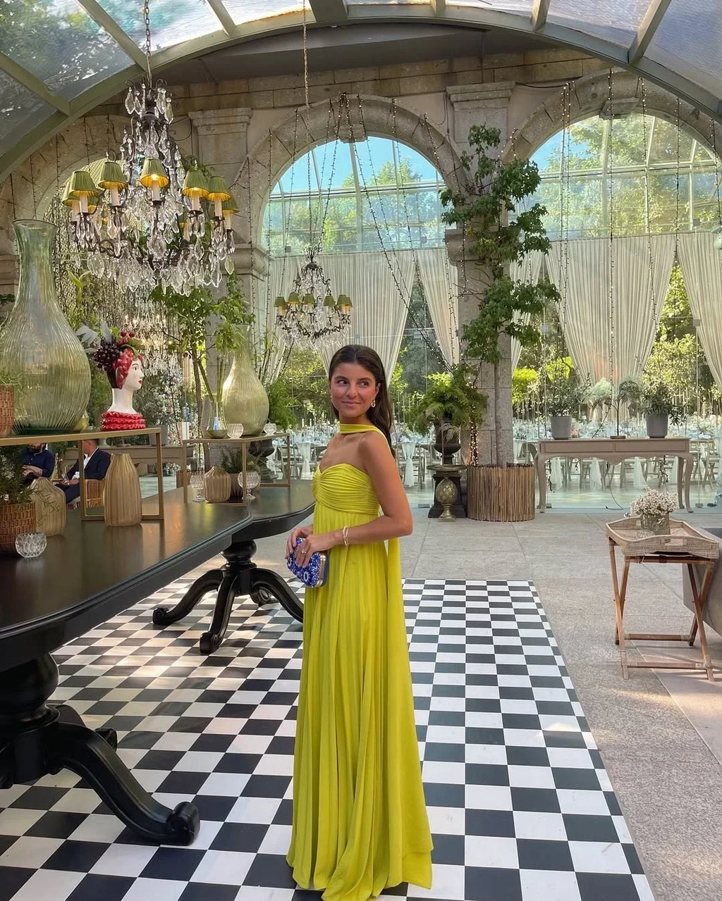Refinado vestido largo amarillo plisado de invitada de boda y ceremonia | Maxi