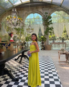 Refinado vestido largo amarillo plisado de invitada de boda y ceremonia | Maxi