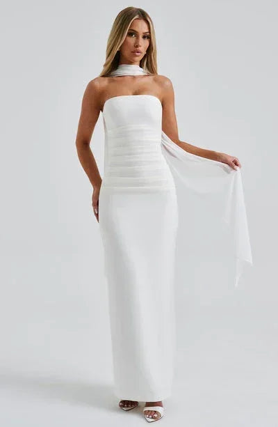 Estiloso vestido largo ajustado de invitada de boda y de fiesta en burdeos y blanco | Maxi