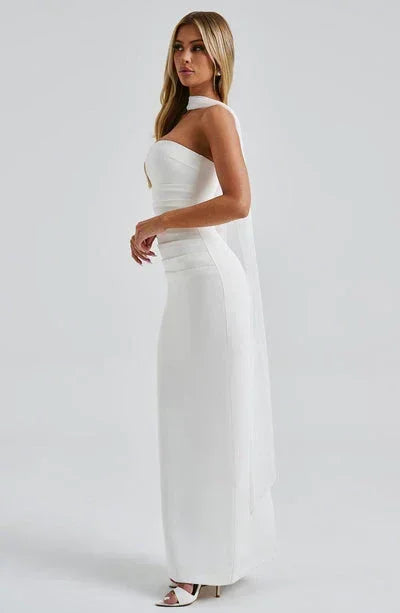 Estiloso vestido largo ajustado de invitada de boda y de fiesta en burdeos y blanco | Maxi