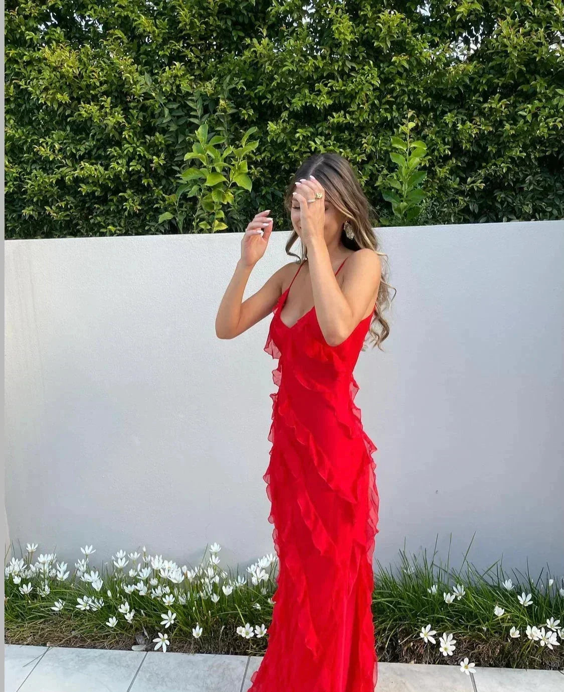 Elegante vestido largo de invitada de boda y de noche con volantes y tirantes ajustables | Maxi