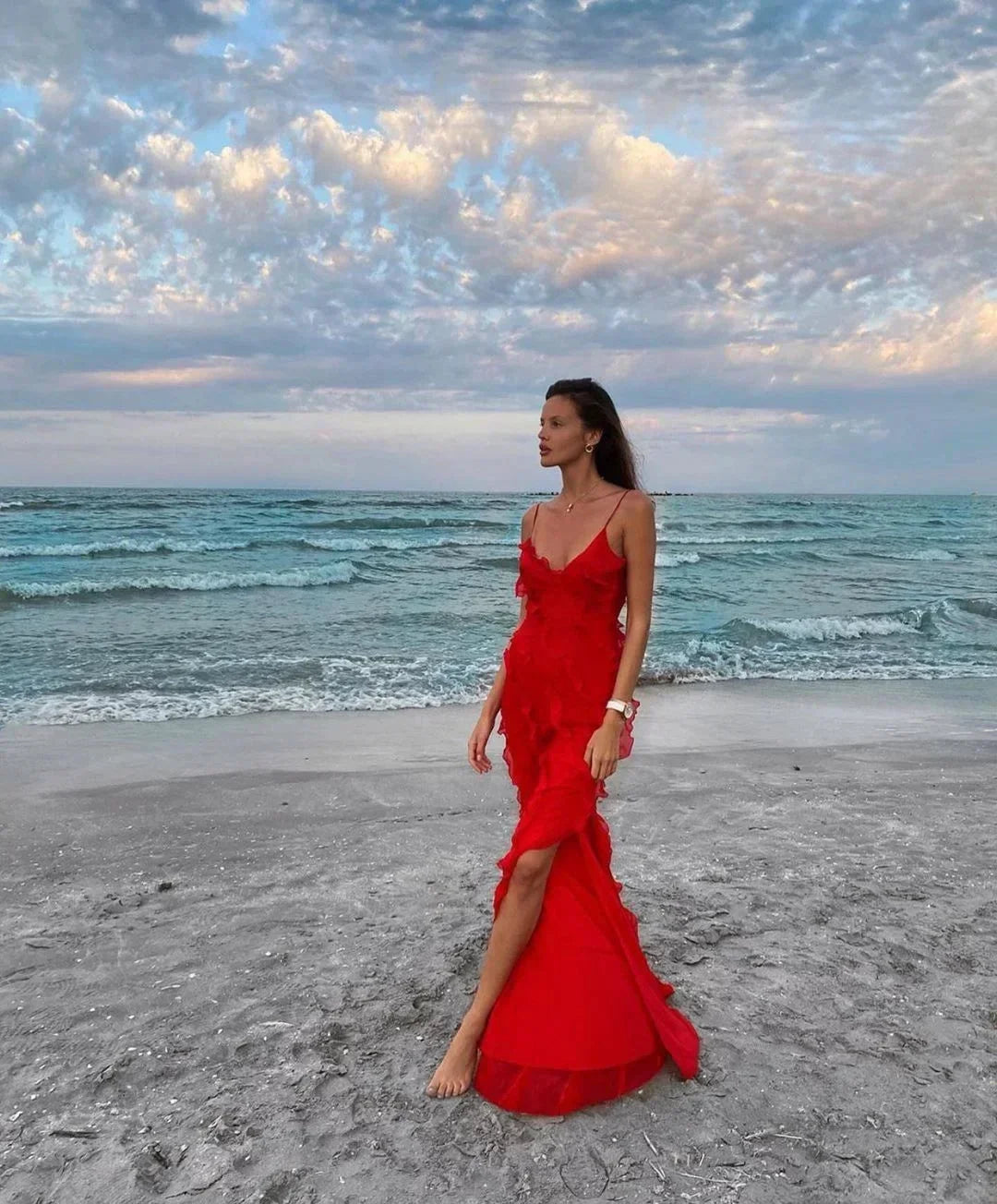 Elegante vestido largo de invitada de boda y de noche con volantes y tirantes ajustables | Maxi