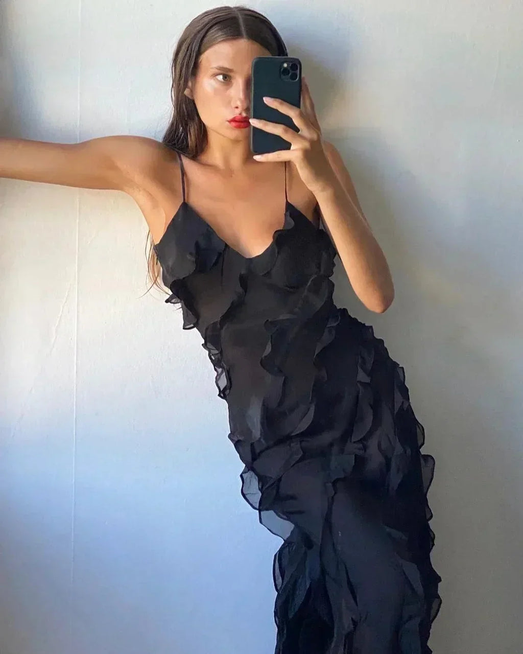 Elegante vestido largo de invitada de boda y de noche con volantes y tirantes ajustables | Maxi