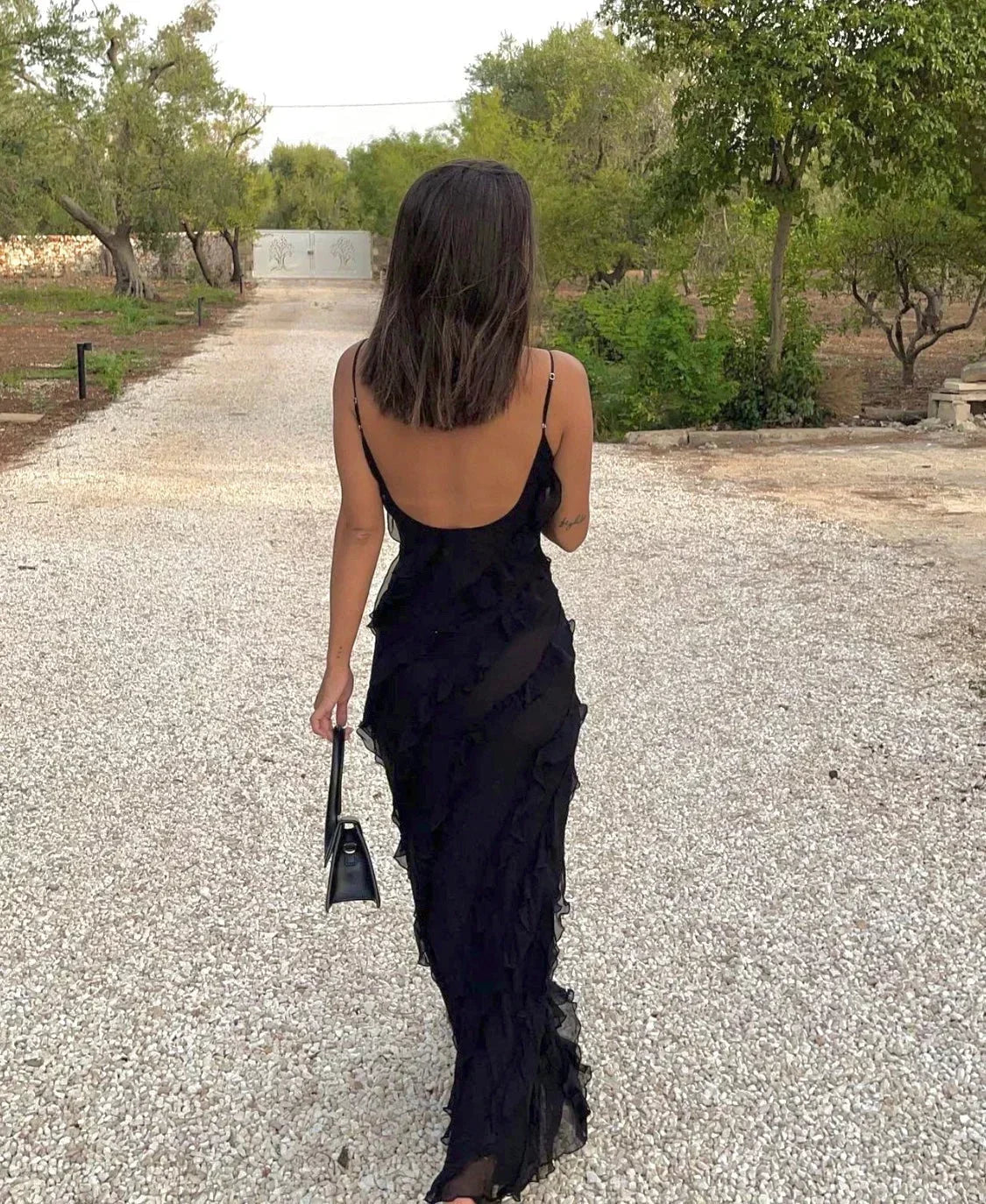 Elegante vestido largo de invitada de boda y de noche con volantes y tirantes ajustables | Maxi