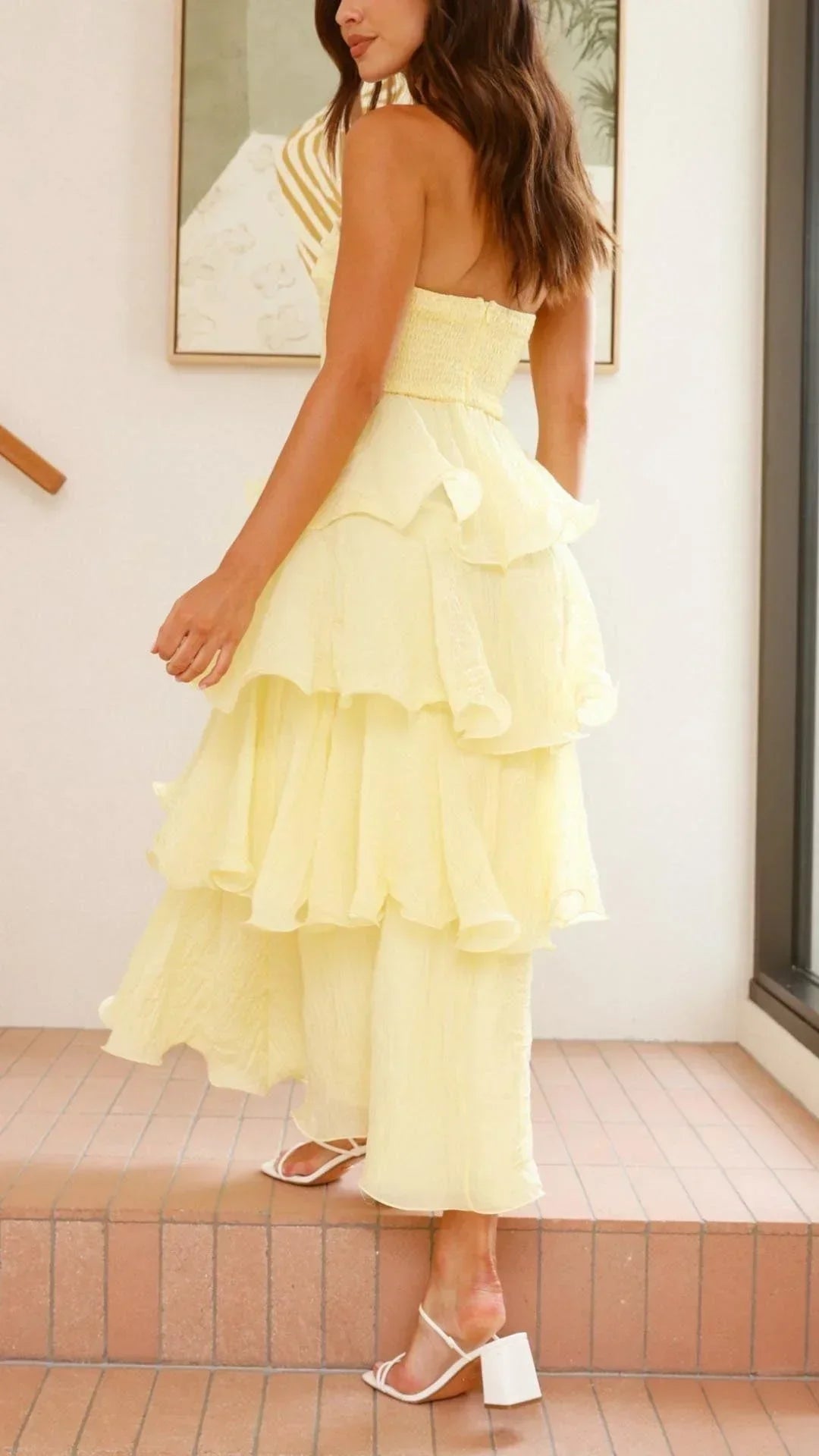 Elegante vestido largo de invitada de boda con volantes en capas y palabra de honor | Maxi