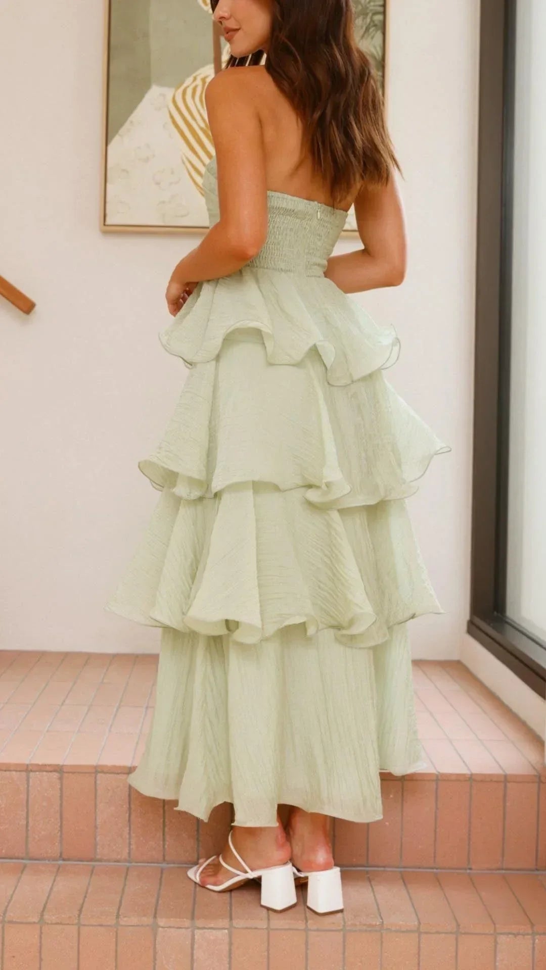 Elegante vestido largo de invitada de boda con volantes en capas y palabra de honor | Maxi
