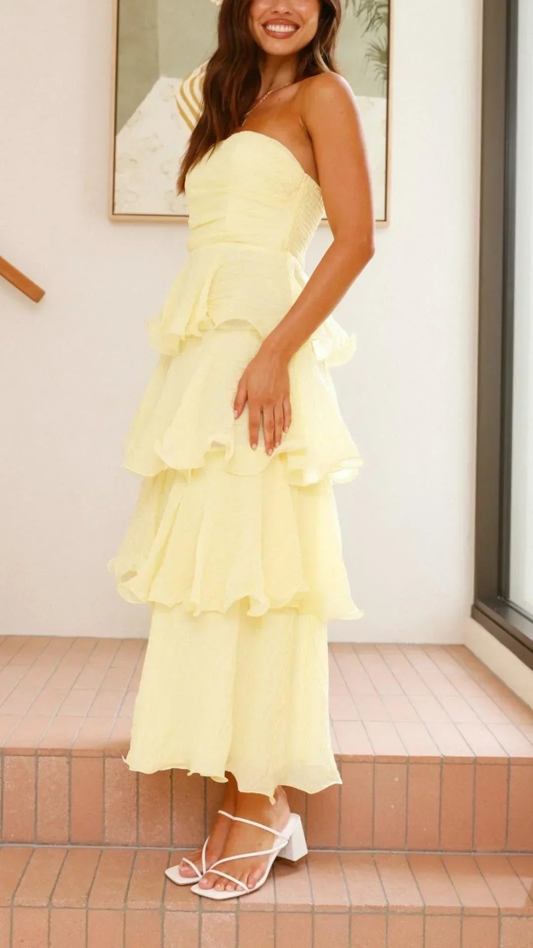 Elegante vestido largo de invitada de boda con volantes en capas y palabra de honor | Maxi