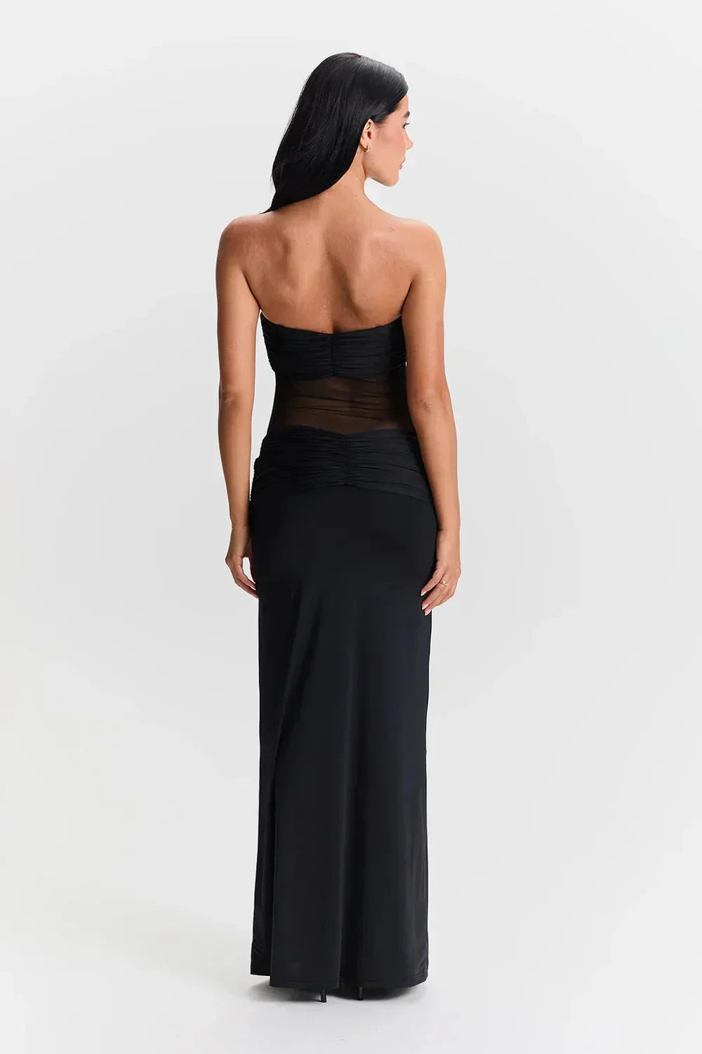 Refinado vestido largo palabra de honor de invitada de boda con transparencias y lazos | Maxi