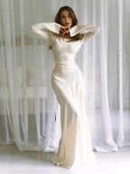 Elegante vestido largo de invitada de boda con manga larga y silueta fluida | Maxi