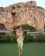 Elegante vestido largo amarillo de fiesta y de invitada de boda con hombros descubiertos | Maxi