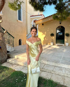 Elegante vestido largo de noche de invitada de boda con hombros descubiertos | Maxi