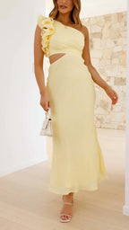 Refinado vestido largo amarillo de invitada de boda y de noche con corte asimétrico | Maxi