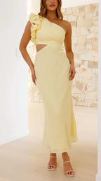 Refinado vestido largo amarillo de invitada de boda y de noche con corte asimétrico | Maxi